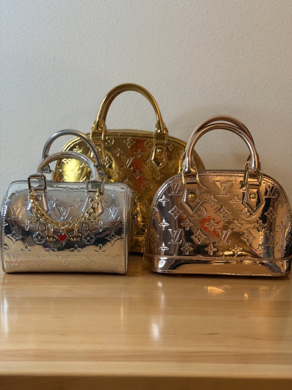 Limited Edition LV antique Gold Monogram Miroir Alma GM Bag vernis - Picture 5 of 8